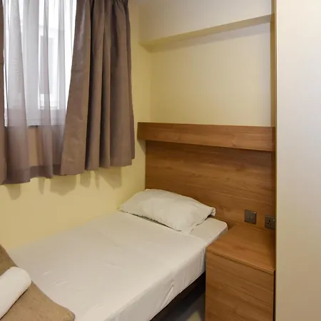 Apartment 51hh *